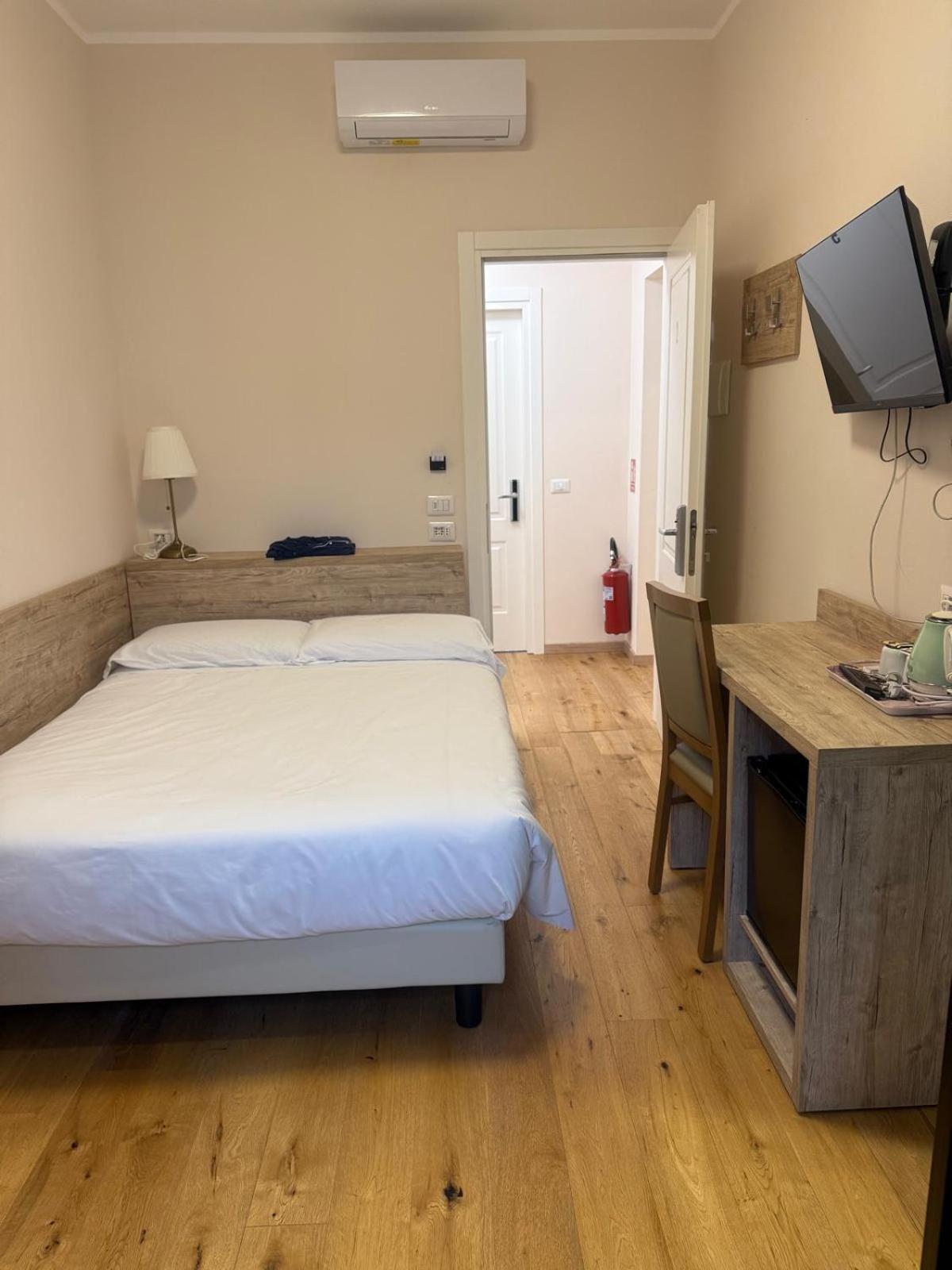 Guesthouse Central Station Group - Via Ponte Seveso 18 Milaan Buitenkant foto