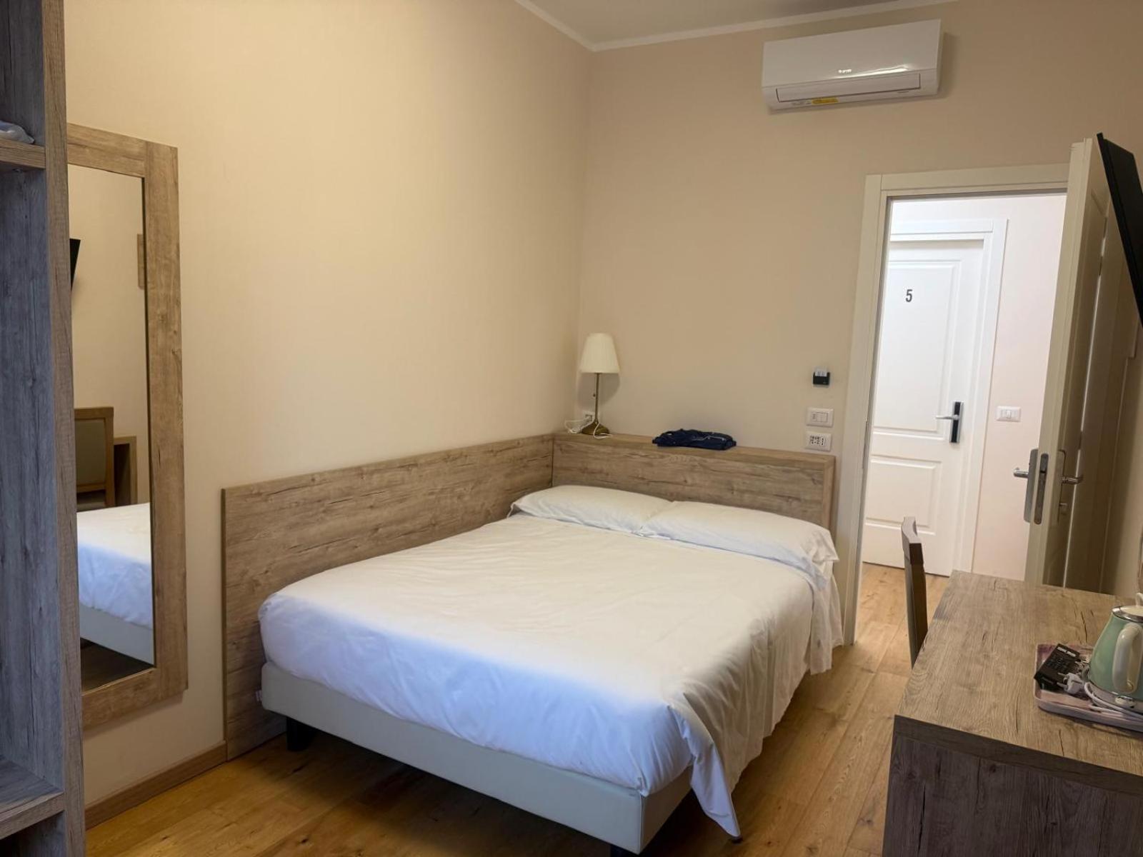 Guesthouse Central Station Group - Via Ponte Seveso 18 Milaan Buitenkant foto