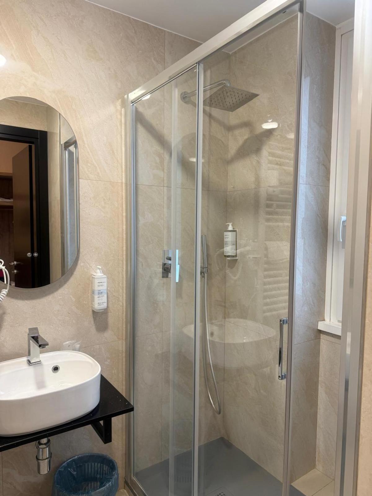 Guesthouse Central Station Group - Via Ponte Seveso 18 Milaan Buitenkant foto